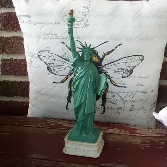 Statue of Liberty 11" figure 1984 signed - made in USA!! - Picture 1 of 8